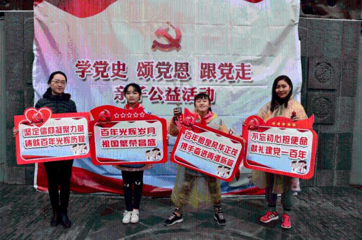 市政协三届三次会议举行第三次全体会议